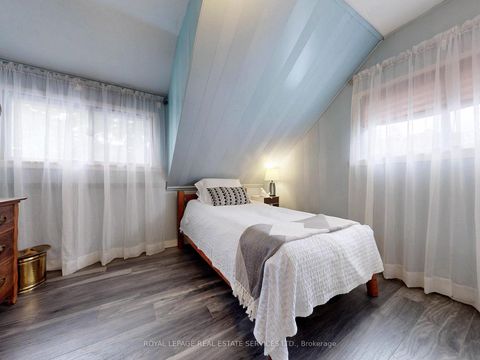 Photo 17 at 28 McIntosh Avenue, Queensway, Toronto