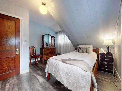 Photo 18 at 28 McIntosh Avenue, Queensway, Toronto