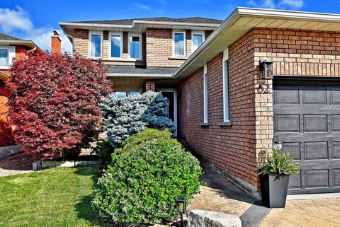 Photo 1 at 62 Castlehill Road, Maple, Vaughan