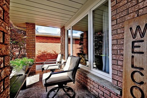 Photo 3 at 62 Castlehill Road, Maple, Vaughan