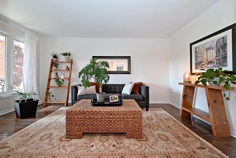 Photo 5 at 62 Castlehill Road, Maple, Vaughan