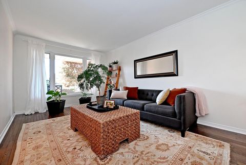Photo 6 at 62 Castlehill Road, Maple, Vaughan