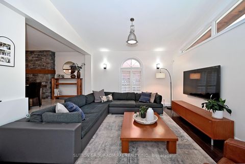Photo 10 at 62 Castlehill Road, Maple, Vaughan