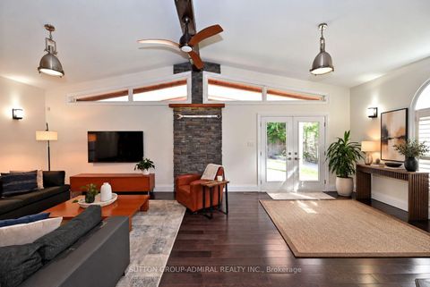 Photo 11 at 62 Castlehill Road, Maple, Vaughan