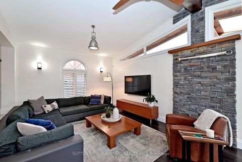 Photo 12 at 62 Castlehill Road, Maple, Vaughan
