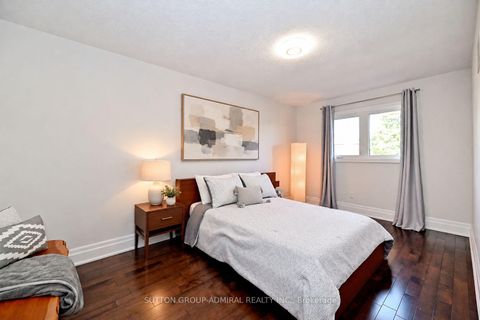 Photo 33 at 62 Castlehill Road, Maple, Vaughan