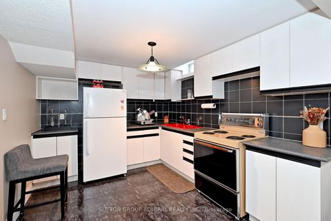 Photo 41 at 62 Castlehill Road, Maple, Vaughan