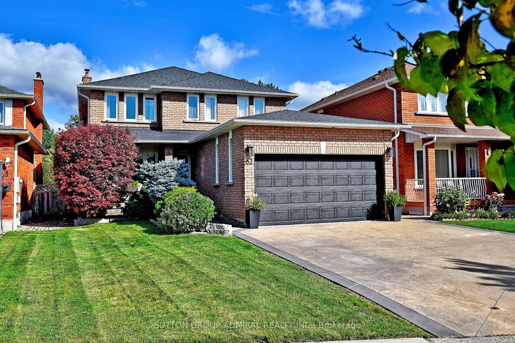 62 Castlehill Road, Maple, Vaughan photo number 2