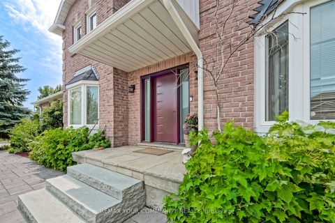 Photo 2 at 2 Kirkland Court, Westbrook, Richmond Hill