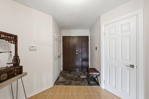 Photo 4 at 1003 - 280 Simcoe Street, Chinatown, Toronto