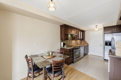 Photo 11 at 1003 - 280 Simcoe Street, Chinatown, Toronto