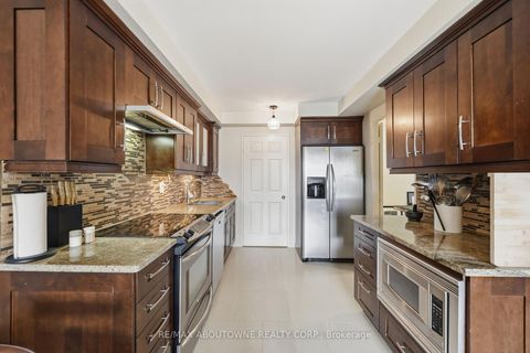 Photo 12 at 1003 - 280 Simcoe Street, Chinatown, Toronto