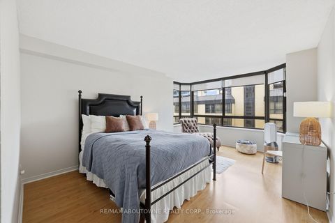 Photo 17 at 1003 - 280 Simcoe Street, Chinatown, Toronto