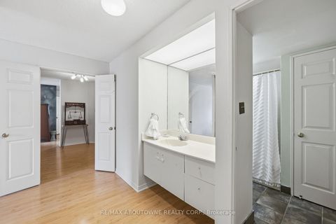 Photo 23 at 1003 - 280 Simcoe Street, Chinatown, Toronto