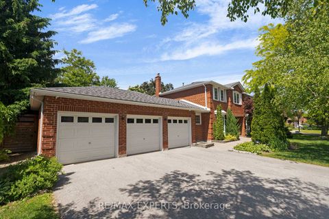 Photo 1 at 160 Burton Grove, King City, King