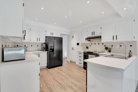 Photo 6 at 160 Burton Grove, King City, King