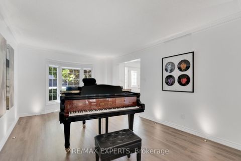 Photo 9 at 160 Burton Grove, King City, King