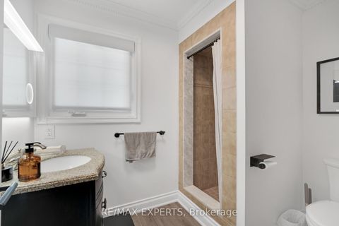 Photo 12 at 160 Burton Grove, King City, King