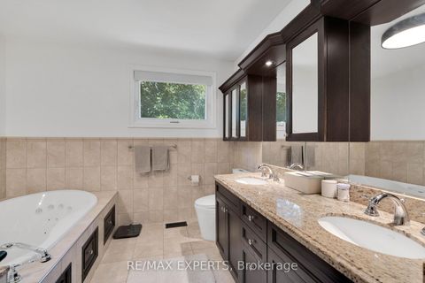 Photo 17 at 160 Burton Grove, King City, King