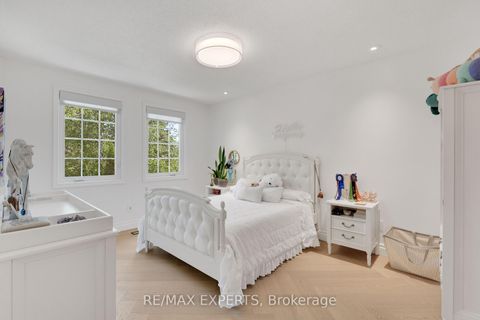 Photo 21 at 160 Burton Grove, King City, King