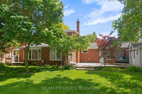 Photo 31 at 160 Burton Grove, King City, King