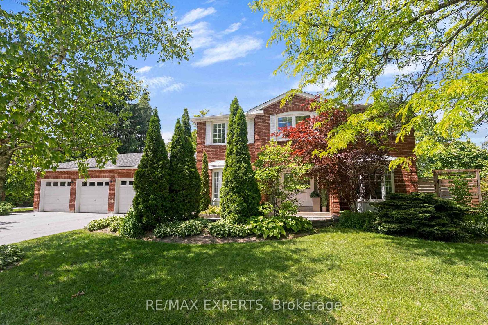 160 Burton Grove, King City, King photo number 2