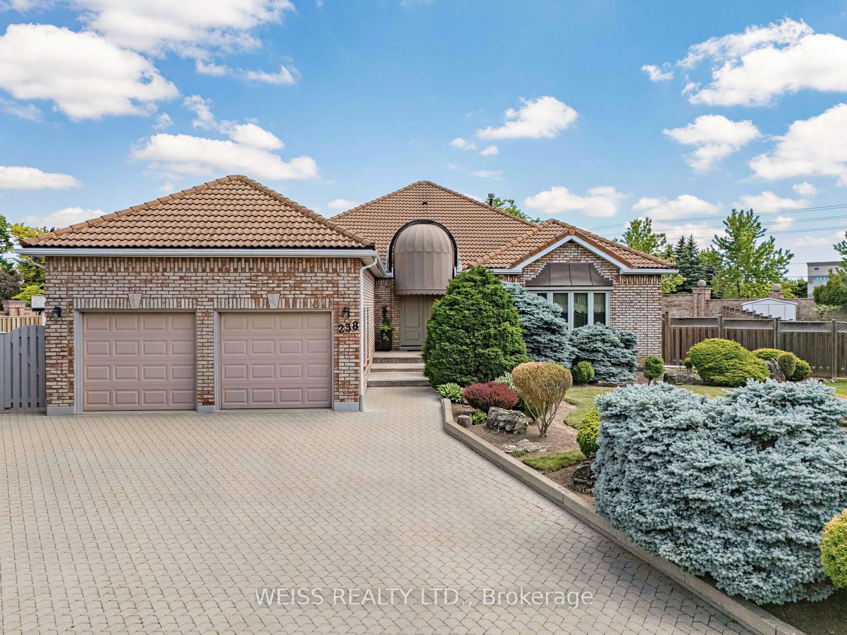 238 Bourbon Street, East Woodbridge, Vaughan photo number 2