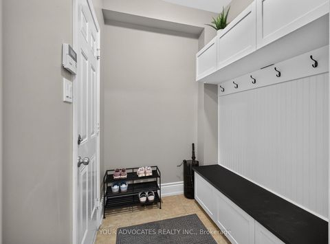 Photo 5 at 228 Twin Hills Crescent, Vellore Village, Vaughan