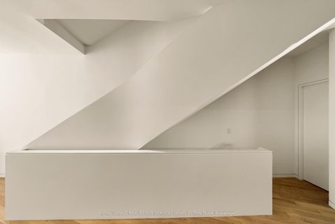 Photo 10 at 44 Foxley Street, Bellwoods, Toronto