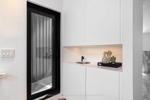 Photo 17 at 44 Foxley Street, Bellwoods, Toronto