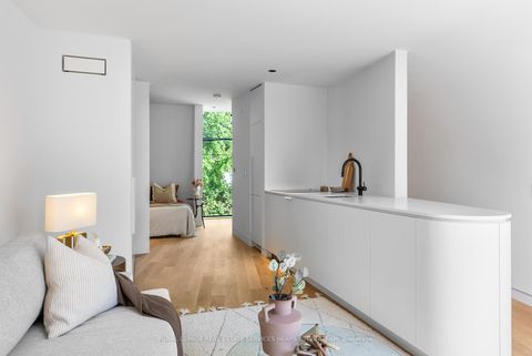 Photo 34 at 44 Foxley Street, Bellwoods, Toronto