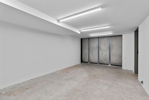Photo 38 at 44 Foxley Street, Bellwoods, Toronto
