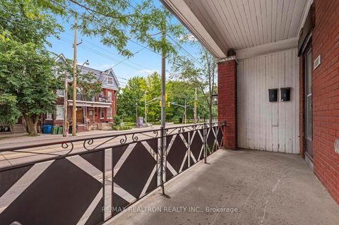 Photo 3 at 1000 Dundas Street W, Bellwoods, Toronto