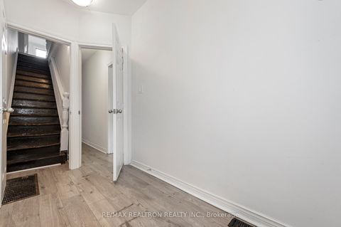 Photo 10 at 1000 Dundas Street W, Bellwoods, Toronto