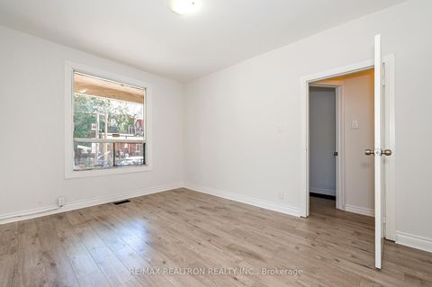 Photo 11 at 1000 Dundas Street W, Bellwoods, Toronto