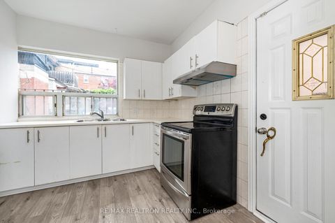 Photo 16 at 1000 Dundas Street W, Bellwoods, Toronto