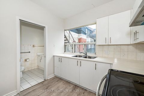Photo 17 at 1000 Dundas Street W, Bellwoods, Toronto