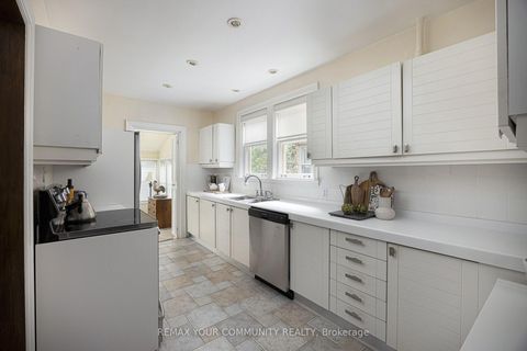 Photo 11 at 22 Belvedere Boulevard, Kingsway South, Toronto