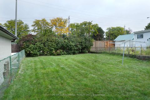 Photo 3 at 14 Thurrock Road, Jane Heights, Toronto