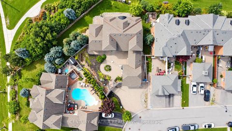 Photo 2 at 111 Zokol Drive, Bayview Northeast, Aurora