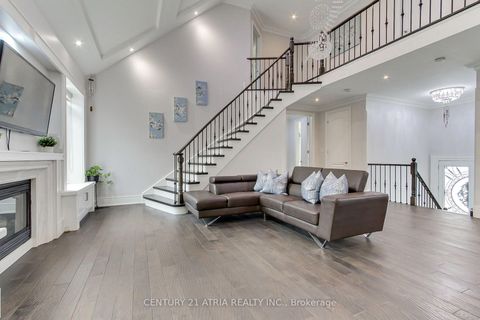 Photo 8 at 111 Zokol Drive, Bayview Northeast, Aurora