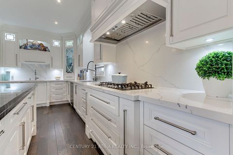 Photo 13 at 111 Zokol Drive, Bayview Northeast, Aurora