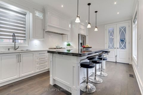 Photo 14 at 111 Zokol Drive, Bayview Northeast, Aurora