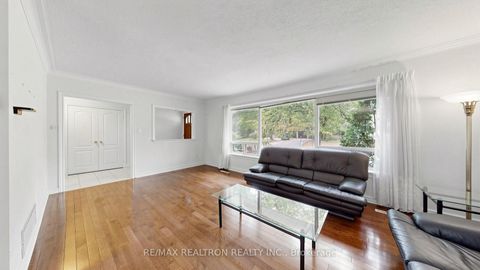 Photo 6 at 199 Lord Seaton Road, Windfields, Toronto