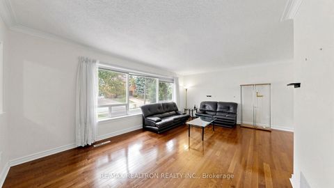 Photo 7 at 199 Lord Seaton Road, Windfields, Toronto