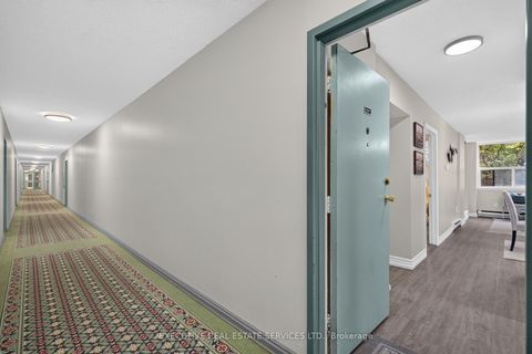 Photo 2 at 106 - 2500 Bridletowne Circle, L'Amoreaux, Toronto