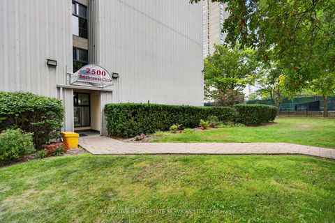 Photo 31 at 106 - 2500 Bridletowne Circle, L'Amoreaux, Toronto