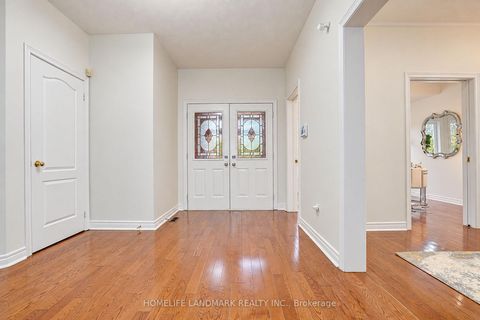 Photo 4 at 124 Shaftsbury Avenue, Westbrook, Richmond Hill