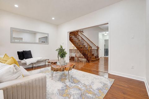 Photo 10 at 124 Shaftsbury Avenue, Westbrook, Richmond Hill