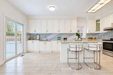 Photo 17 at 124 Shaftsbury Avenue, Westbrook, Richmond Hill